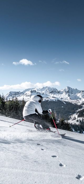 Sciare sulle piste da sci delle Dolomiti